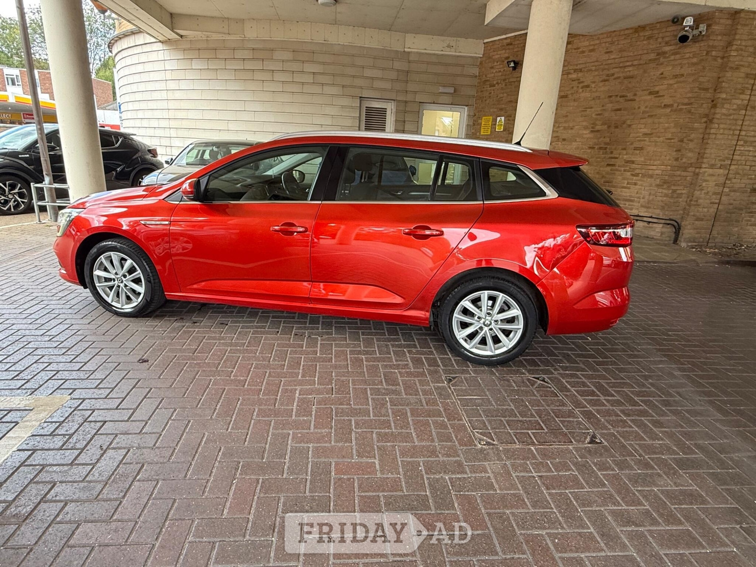 Renault Megane 2018 - Cars in Staines