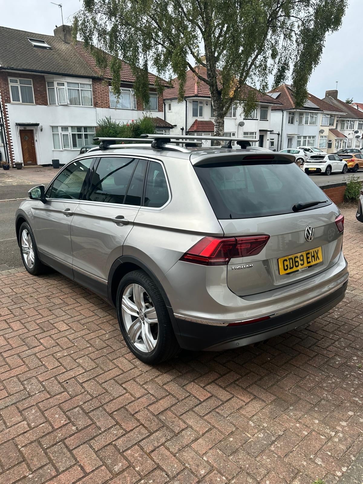 Volkswagen Tiguan 2020 - Cars
