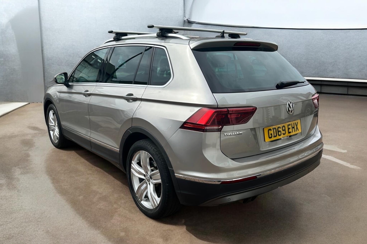 Volkswagen Tiguan 2020 - Cars