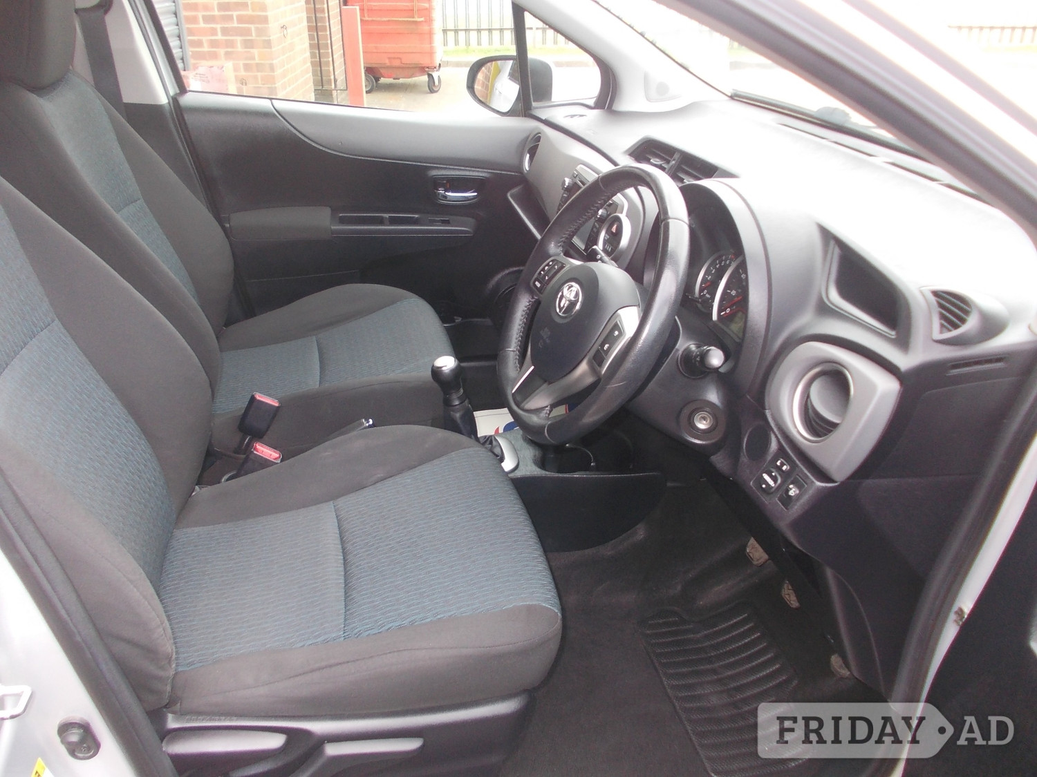 Toyota Yaris 2012 - Cars