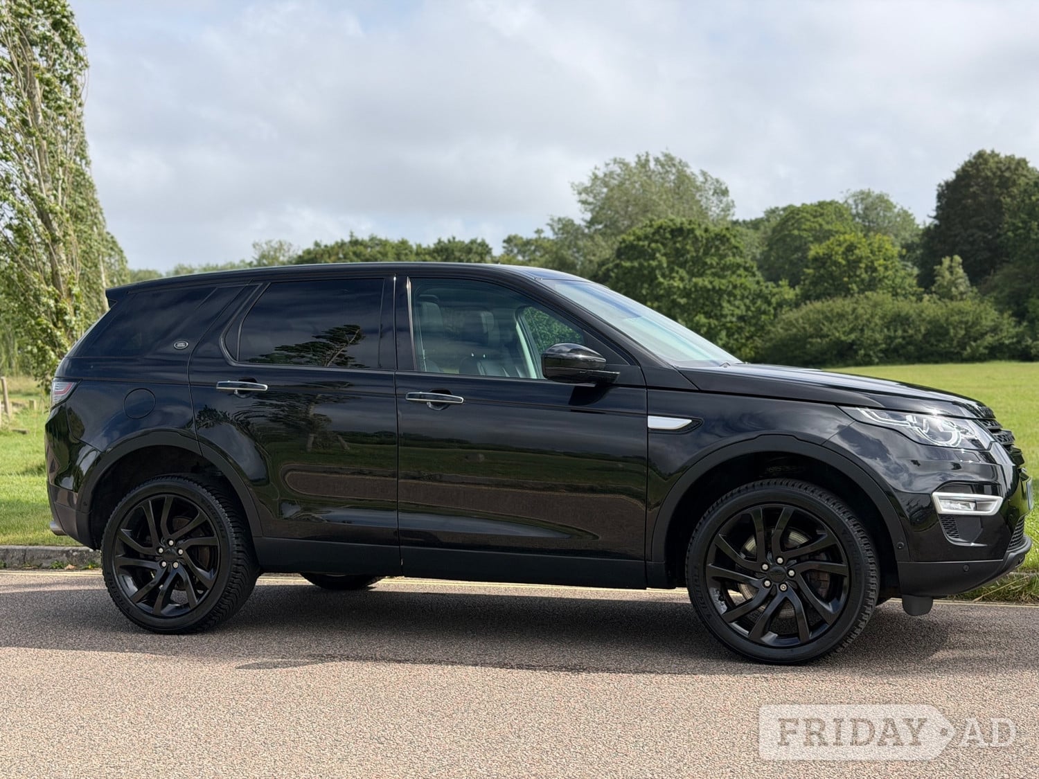 [ berth ]Land Rover Discovery Sport