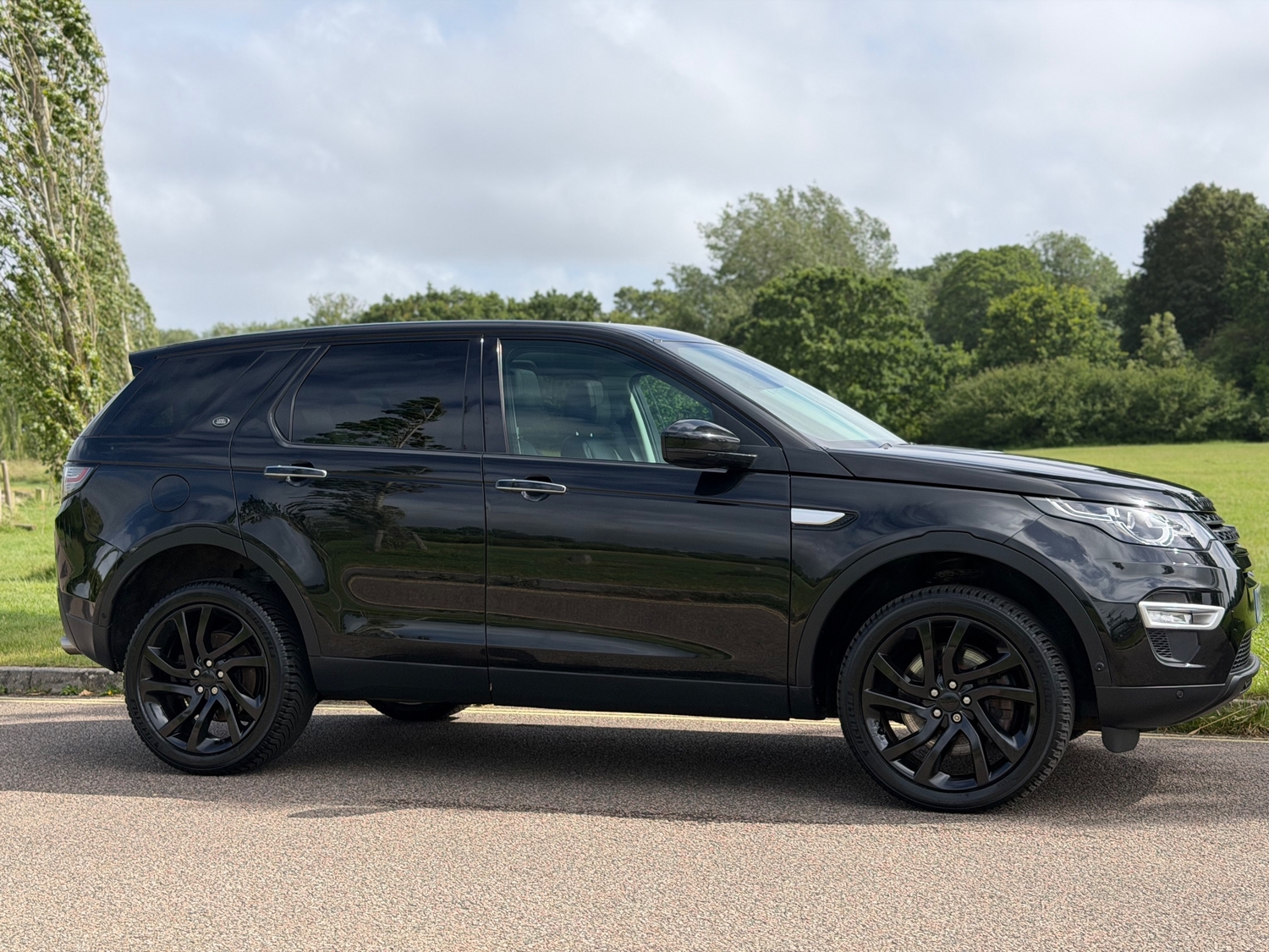 [ berth ]Land Rover Discovery Sport