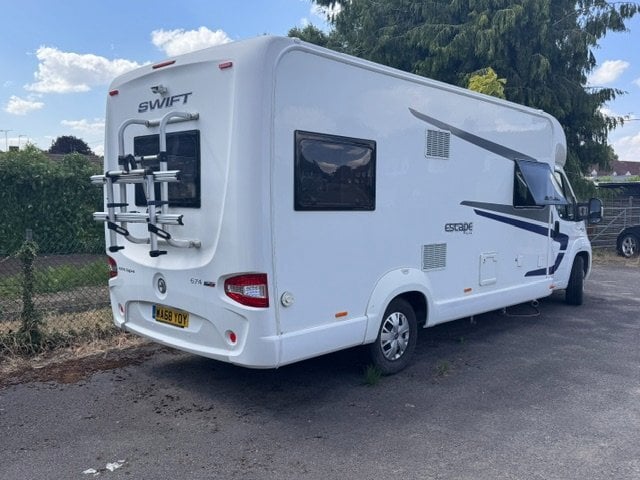 Swift Escape 674 Kingston Bagpuize