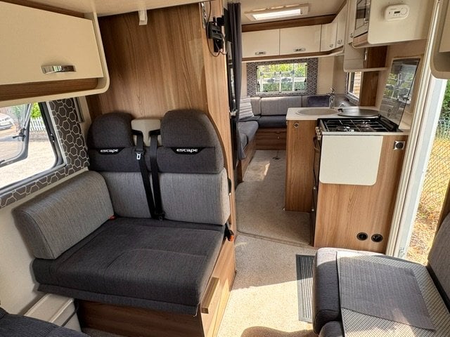 [ berth ]Swift Escape 674