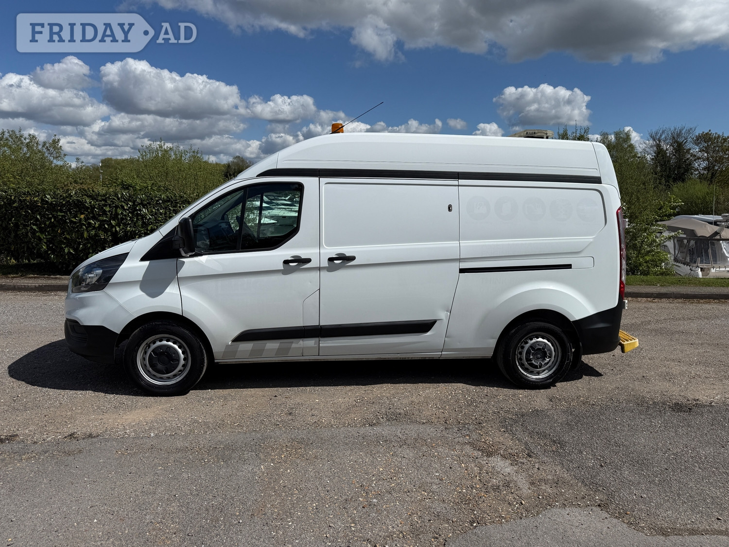 [ berth ]Ford Transit Custom