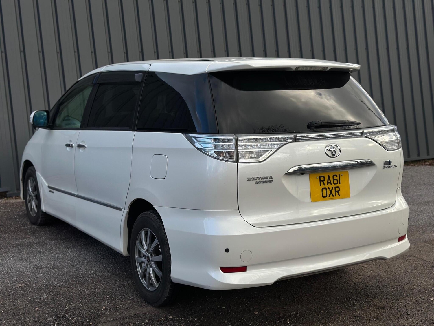Toyota Estima 2011 - Cars in Farnham