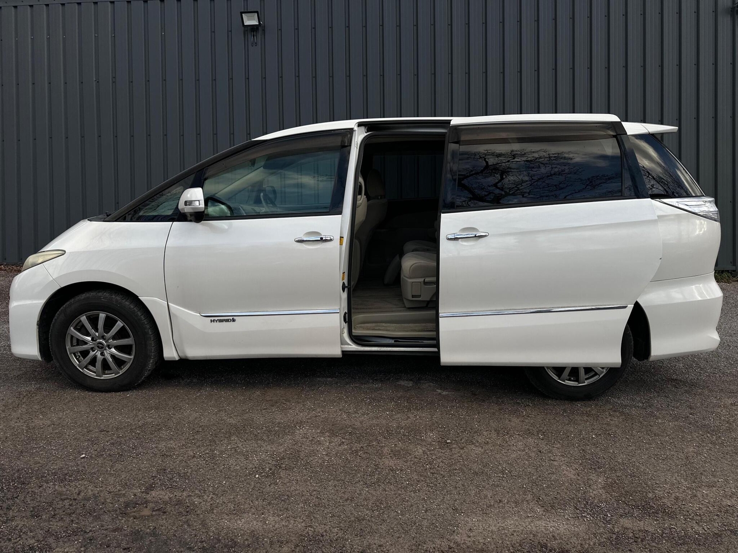 Toyota Estima 2011 - Cars