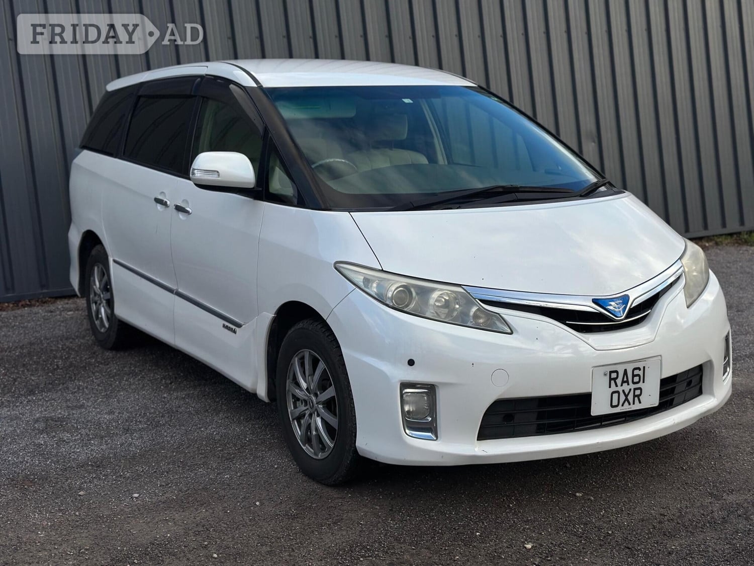 Toyota Estima 2011 in Farnham