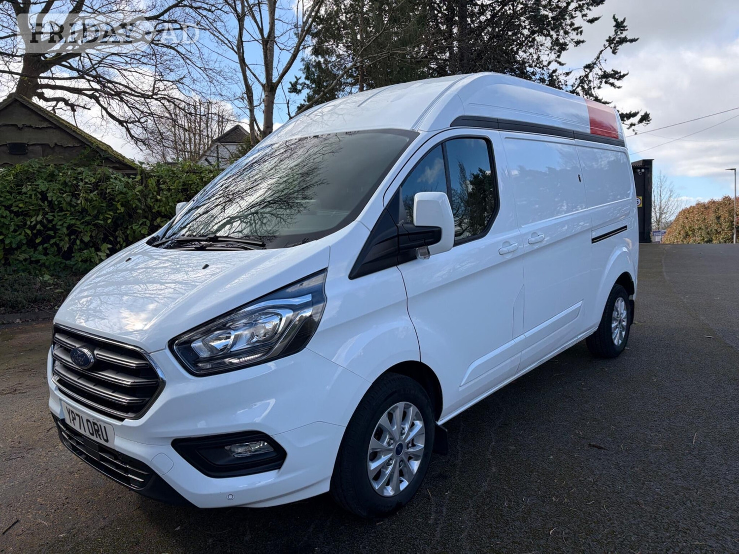 [ berth ]Ford Transit Custom