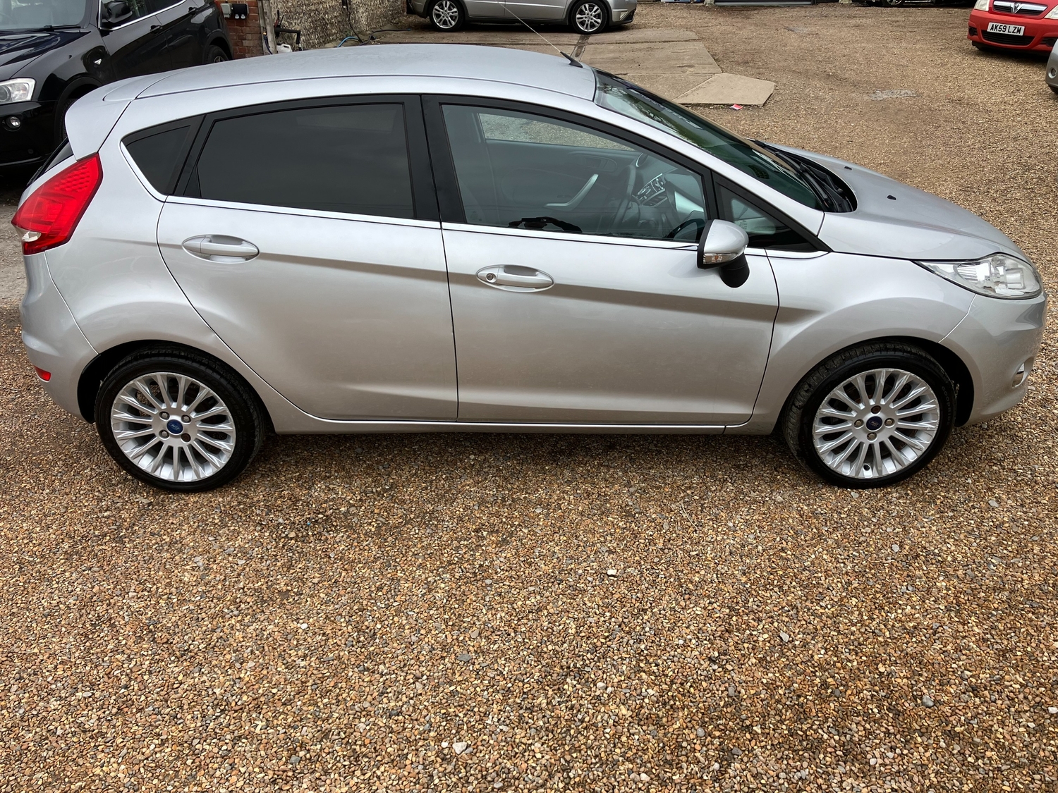 Ford Fiesta 2011 - Cars in Waterlooville