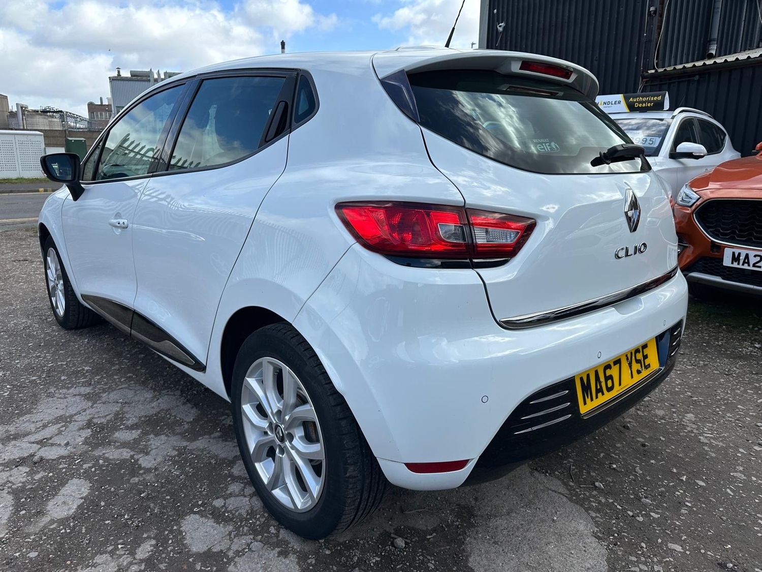 Renault Clio 2017 - Cars in Oldbury