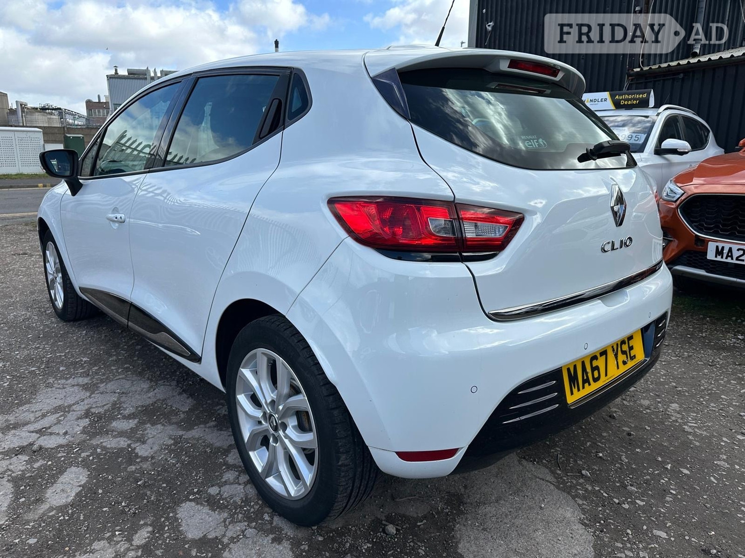 Renault Clio 2017 - Cars in Oldbury