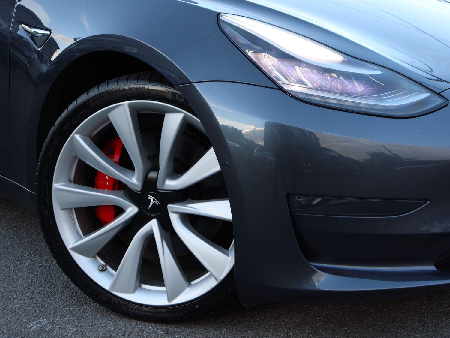 [ berth ]Tesla Model 3