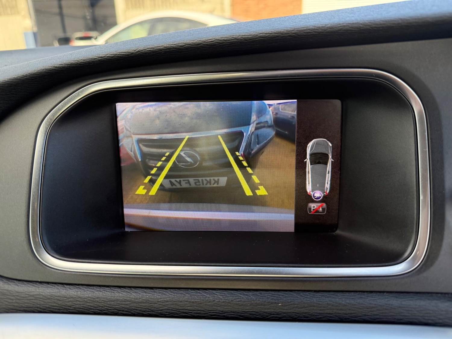 Volvo V40 2018 - Cars in Havering