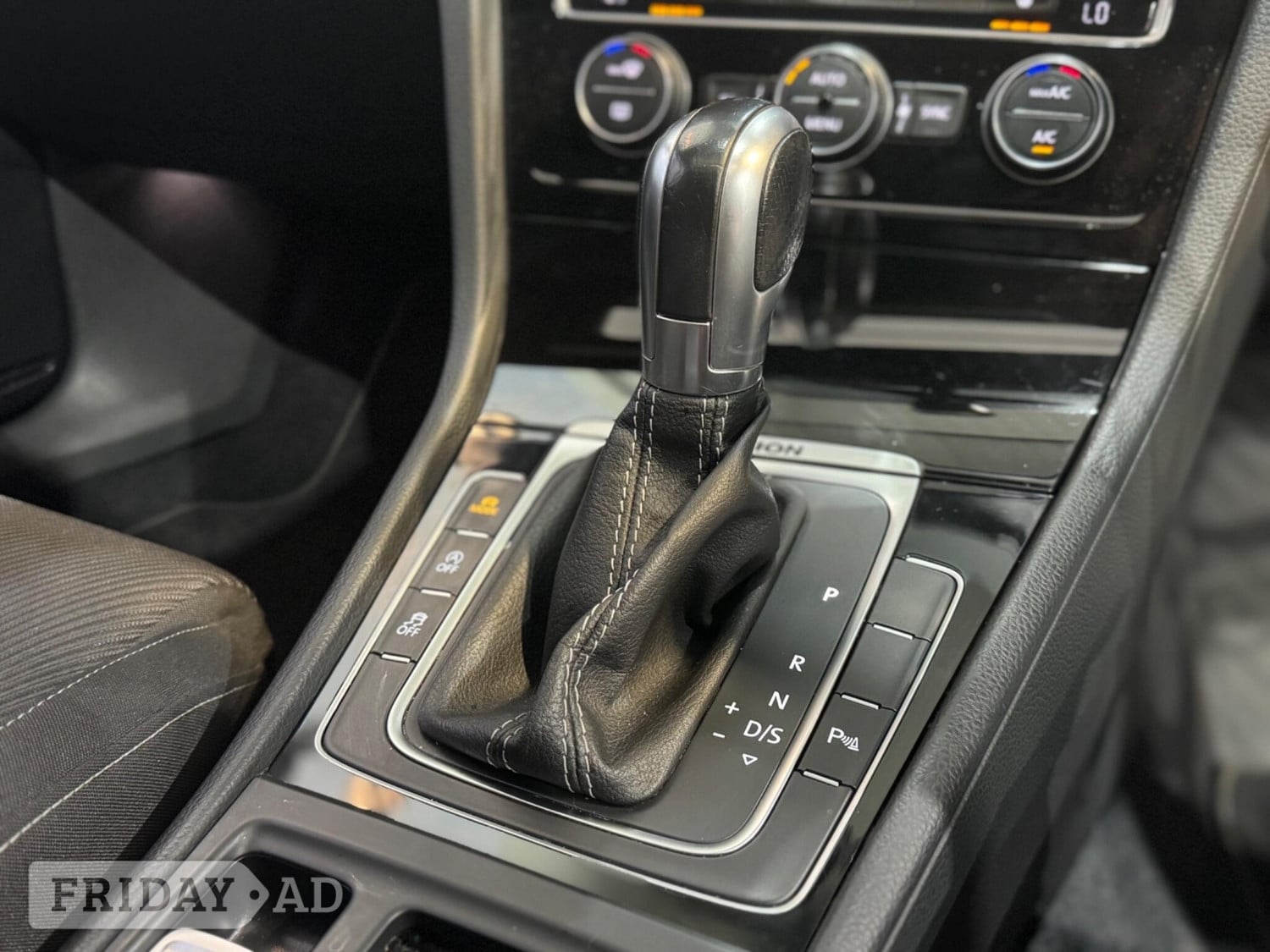 Volkswagen Golf 2019 - Cars in Uxbridge