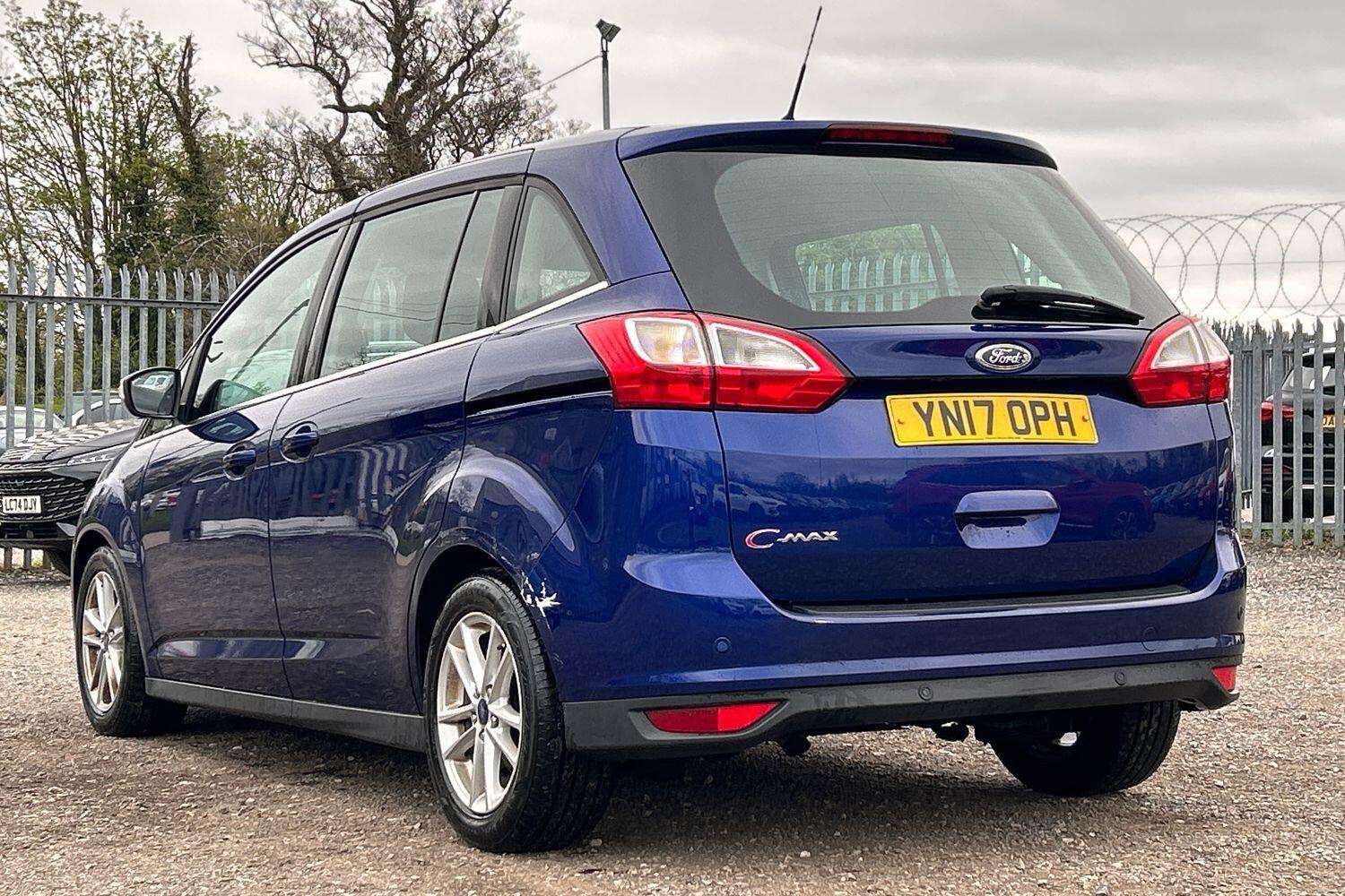 [ berth ]Ford Grand C-MAX