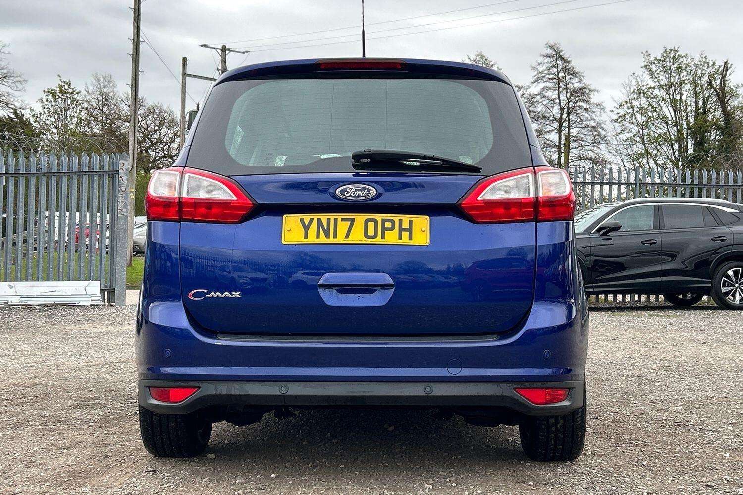 Ford Grand C-MAX 2017 - Cars in Portsmouth
