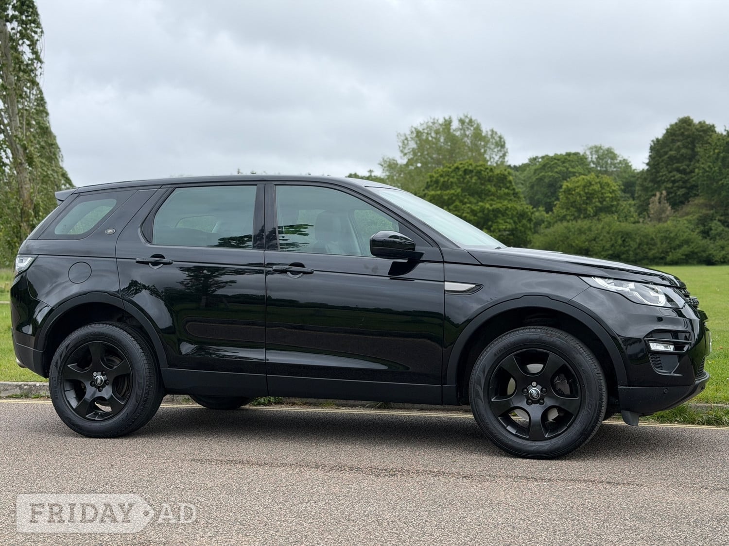 [ berth ]Land Rover Discovery Sport