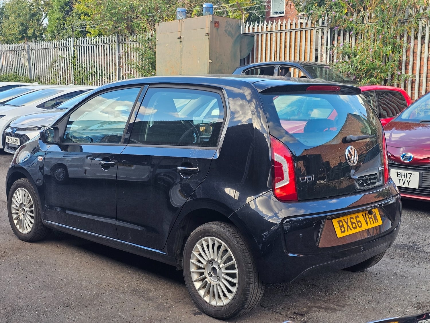 Volkswagen UP! 2016 - Cars