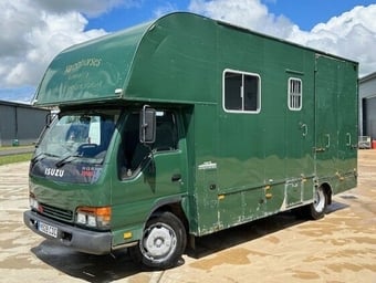 Peper Harow  Isuzu Horsebox