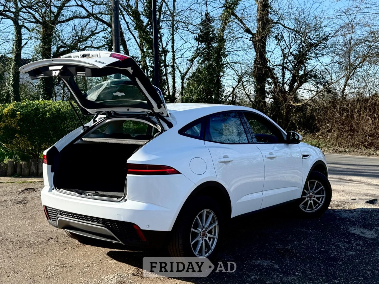 [ berth ]Jaguar E-Pace