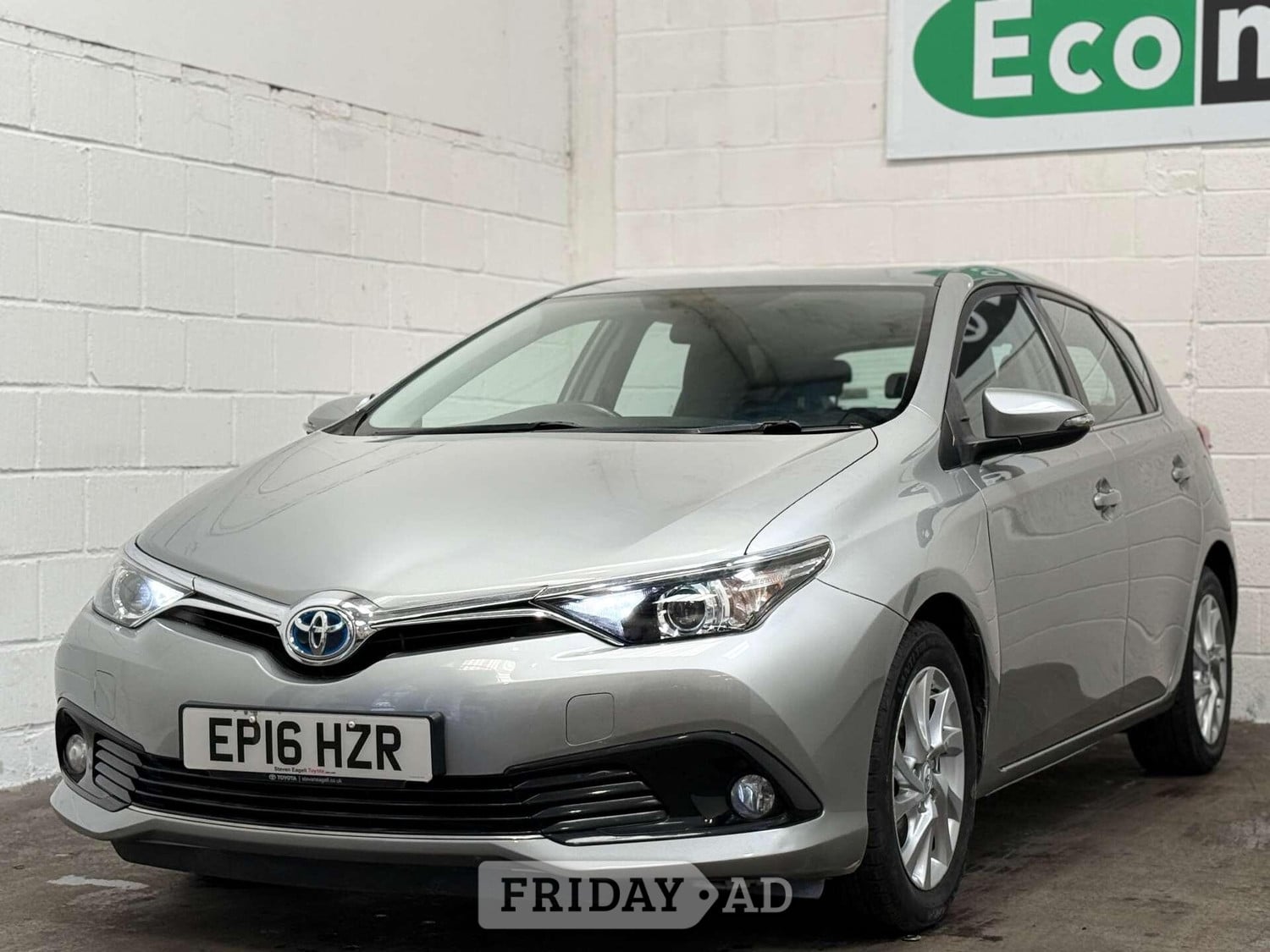 Toyota Auris 2016 - Cars in Uxbridge