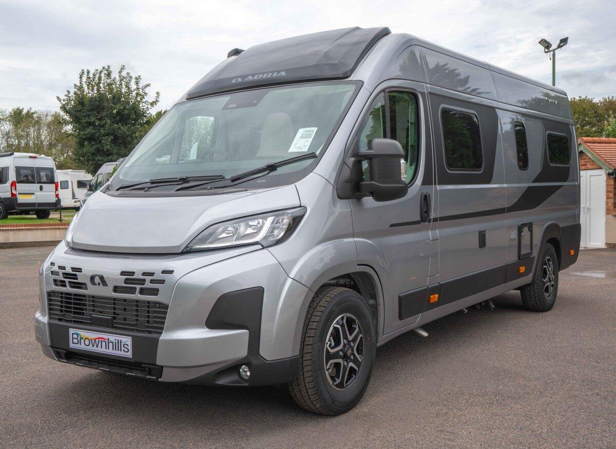 Adria Twin Select 640 SGX  for sale - Motorhomes & Caravans in Newark
