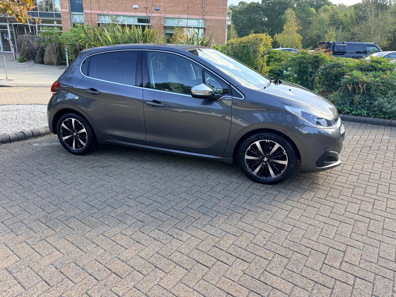 [ berth ]Peugeot 208