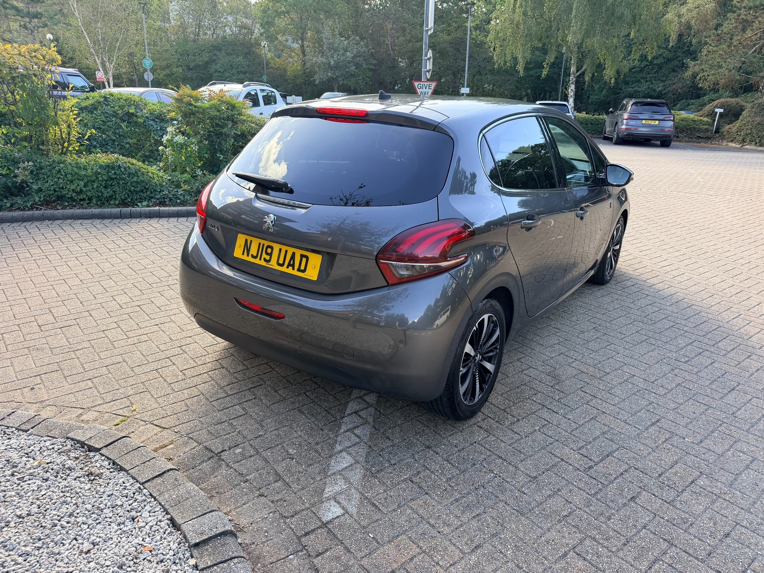 Peugeot 208 2019 - Cars