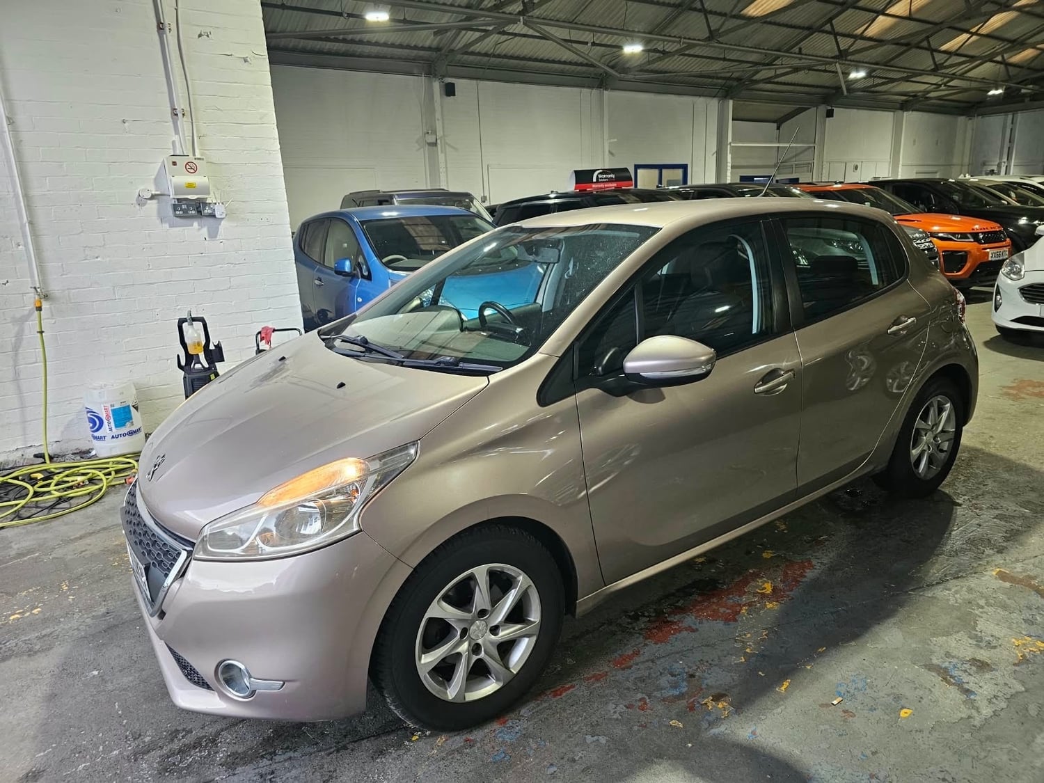 [ berth ]Peugeot 208