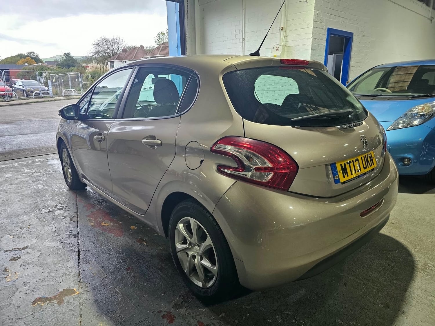 Peugeot 208 2013 - Cars