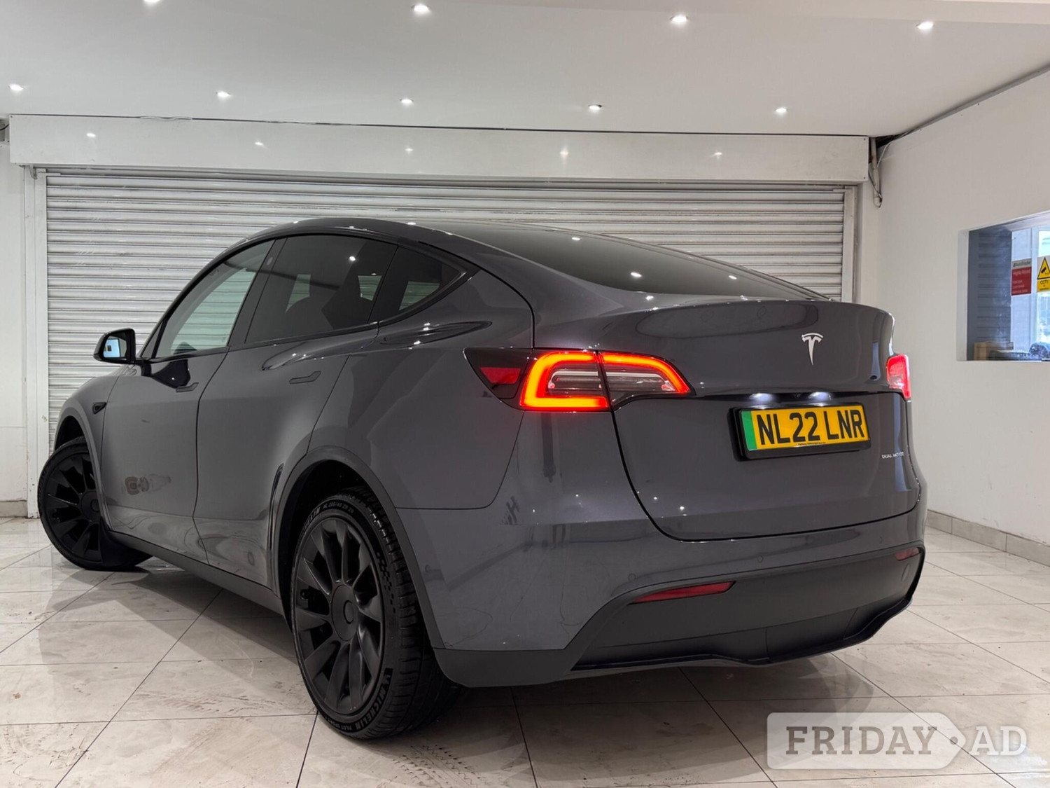 Tesla Model Y 2022 - Cars