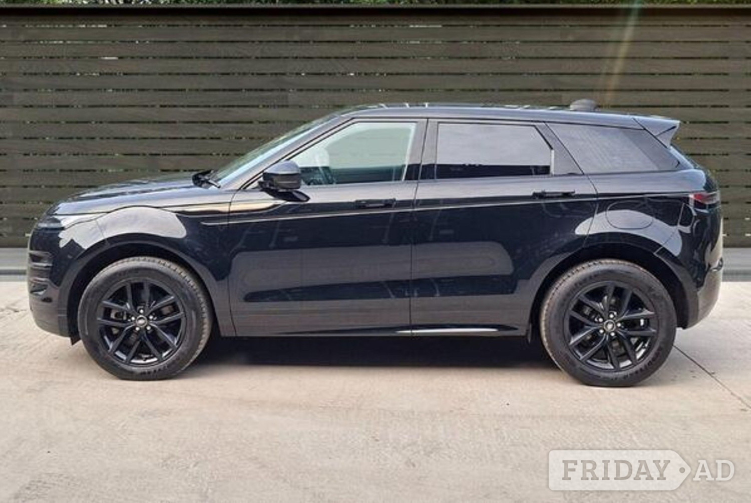 [ berth ]Land Rover Range Rover Evoque