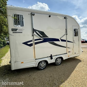 Equi-Trek Night-Treka Excel   Horse Trailer