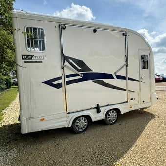 Equi-Trek Night-Treka Excel   Horse Trailer