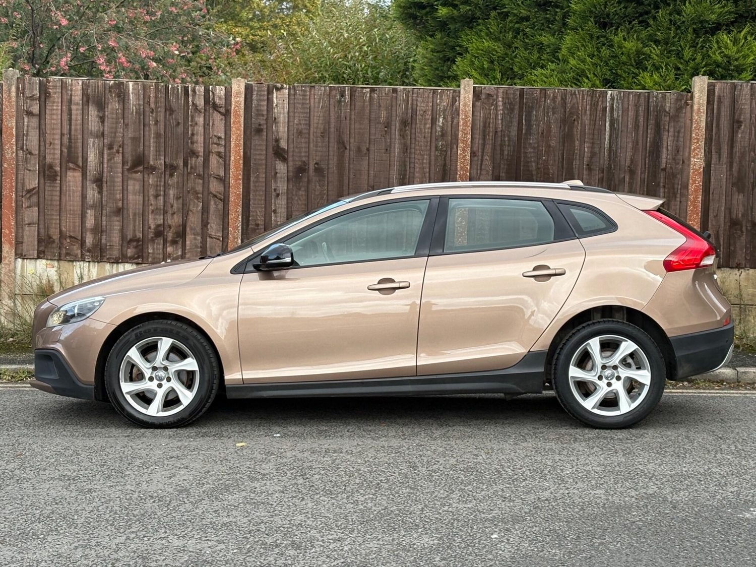 Volvo V40 Cross Country 2015 - Cars