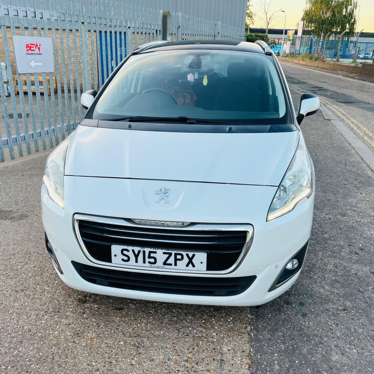 Peugeot 5008 2015 - Cars