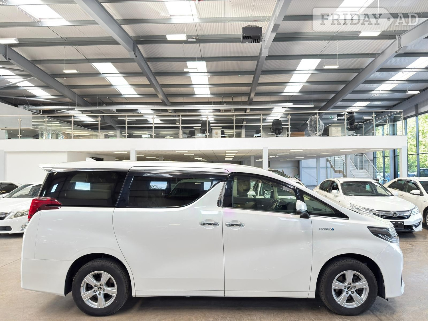 Toyota Alphard Reading