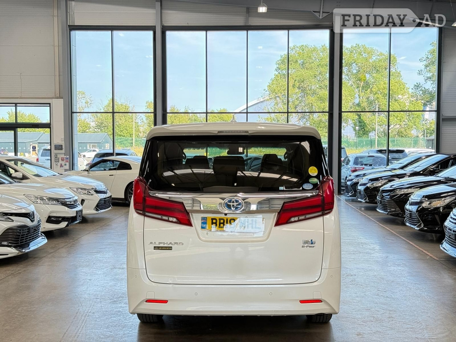 Toyota Alphard 2019 - Cars in Reading