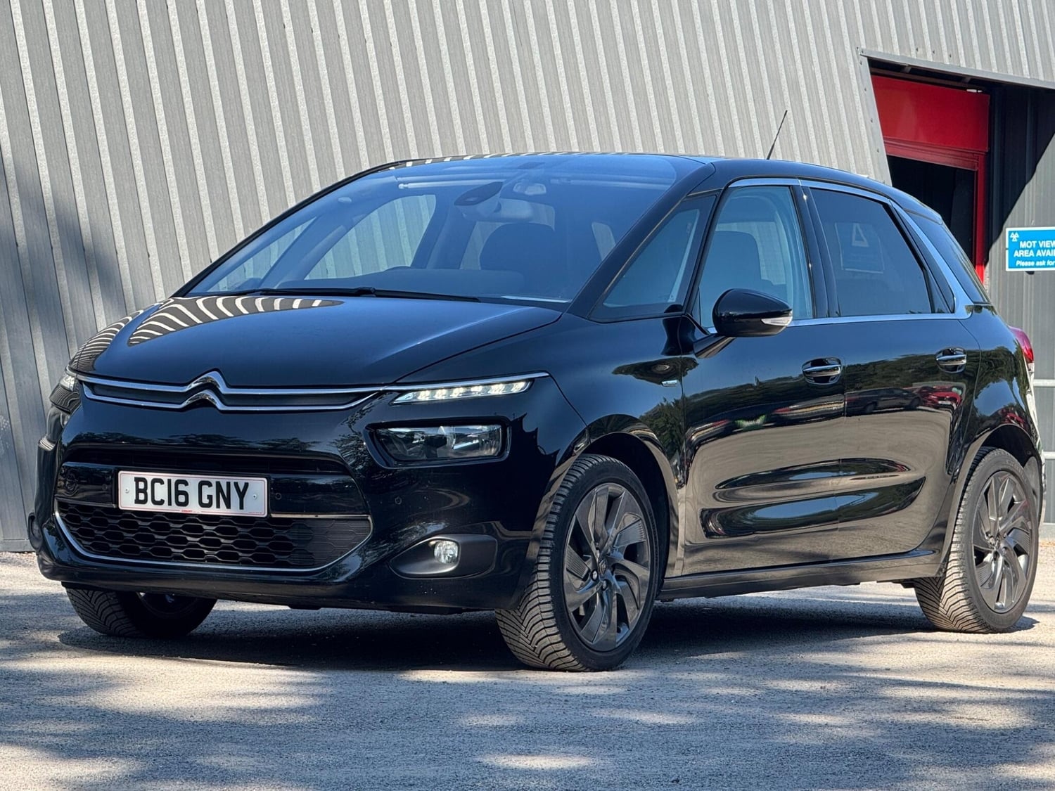 Citroen C4 Picasso 2016 - Cars in Farnham