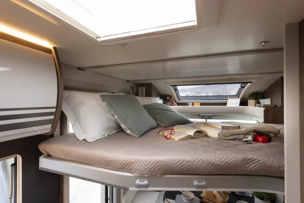 [4 berth ]Roller Team T-Line 700