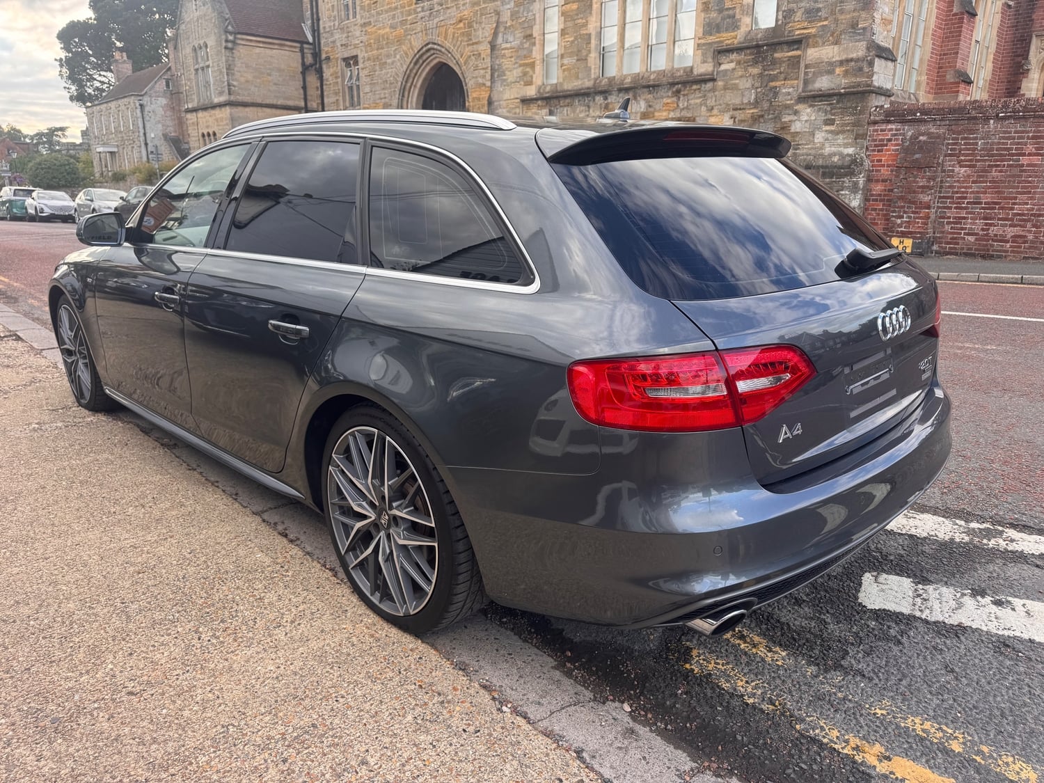 Audi A4 Avant 2013 - Cars in Mayfield