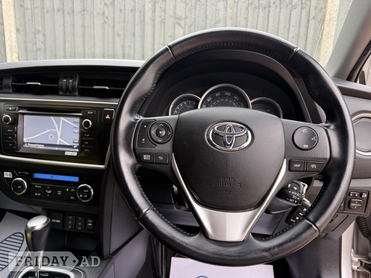 Toyota Auris 2015 - Cars
