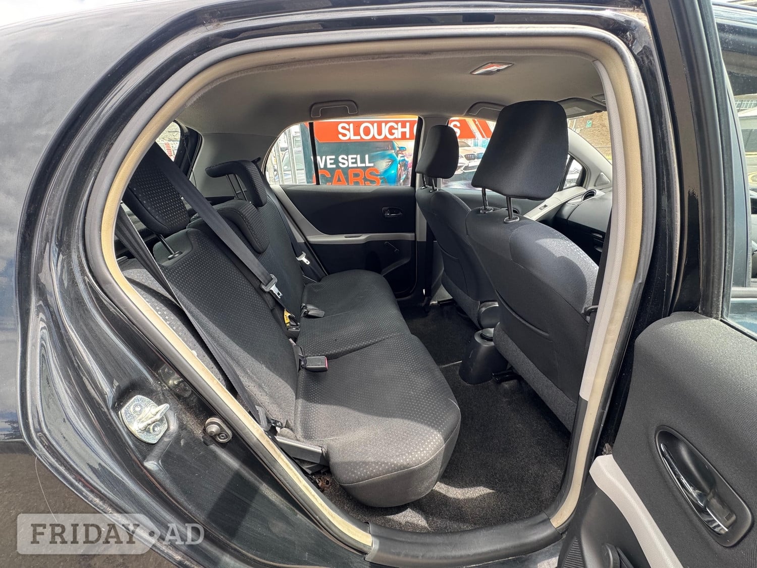 Toyota Yaris 2010 - Cars