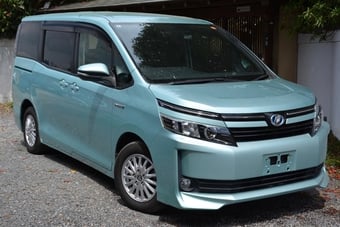 Toyota Voxy 2014
