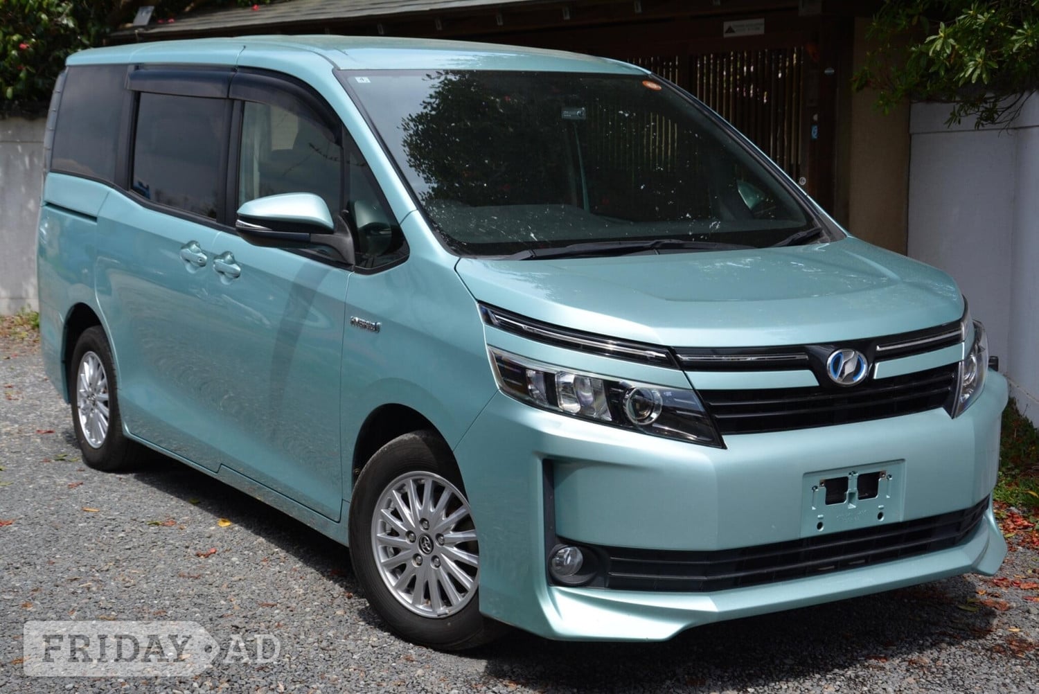 Toyota Voxy 2014 in Chingford