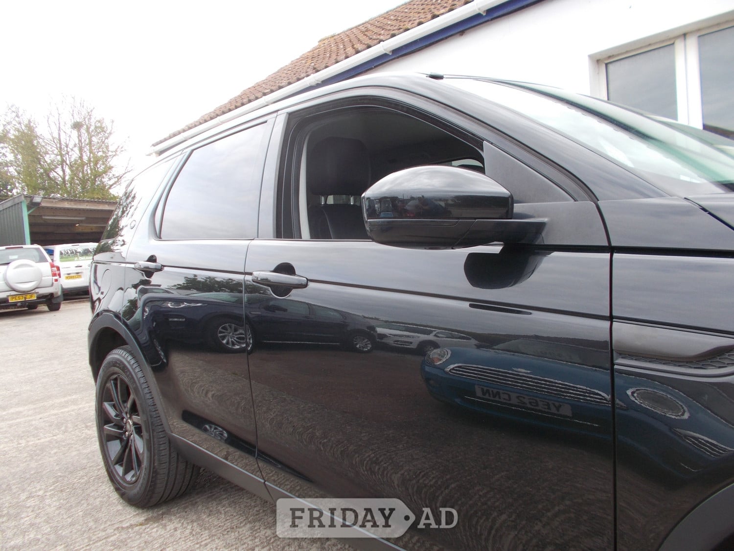[ berth ]Land Rover Discovery Sport