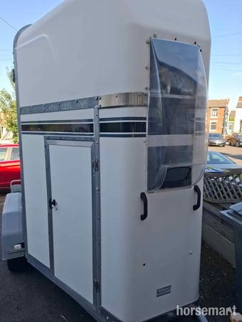 Bateson Deauville 2019 Horse Trailer - Barn Door – Exceptional Condition - Insurance and Relay Included till March 27 Bateson Deauville 2019 Barn Door   Horse Trailer