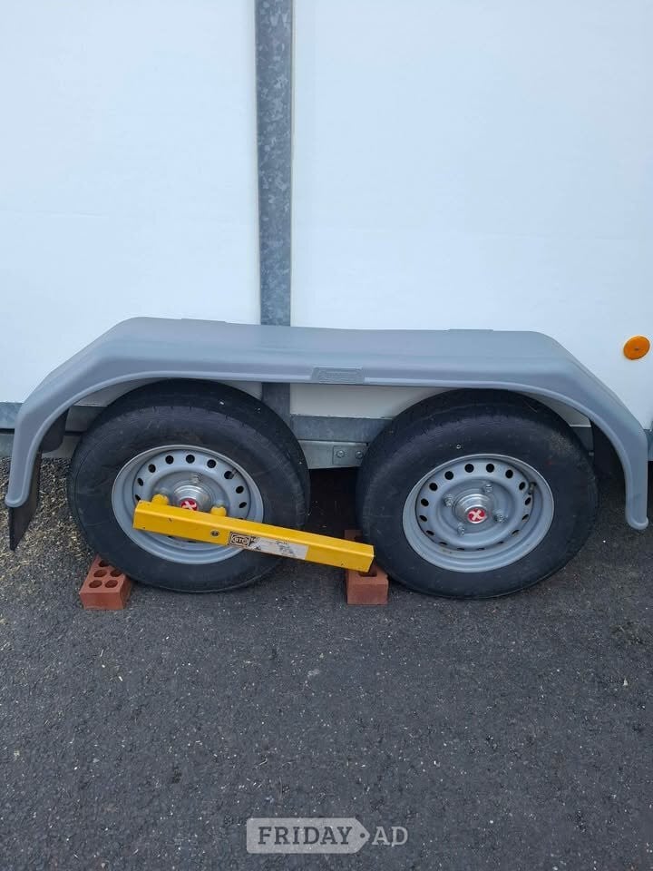 Bateson Deauville 2019 Horse Trailer - Barn Door – Exceptional Condition - Insurance and Relay Included till March 27  Stourbridge