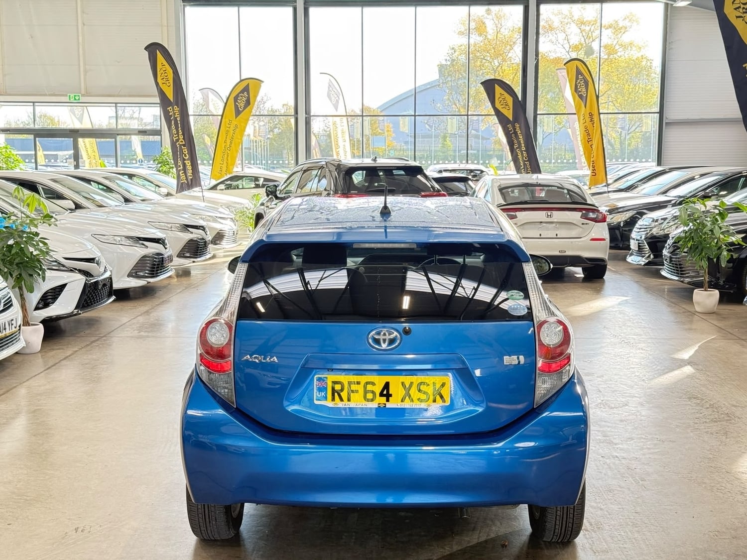 Toyota Aqua 2014 - Cars in Reading